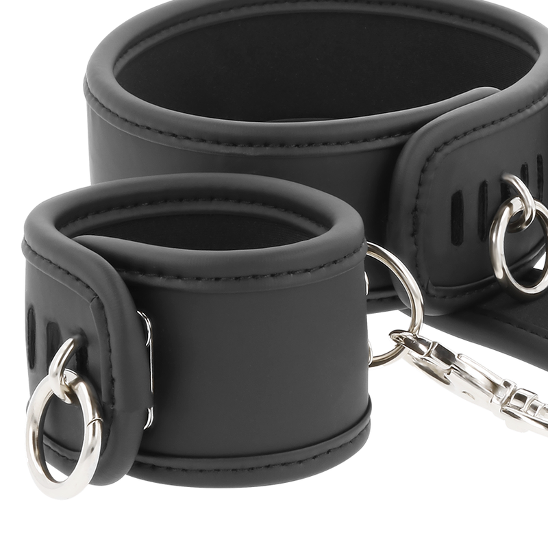 FETISH SUBMISSIVE - COLLANA E MANETTE IN PELLE VEGANA CON FODERA IN NOPRENE Fetish Submissive Bondage